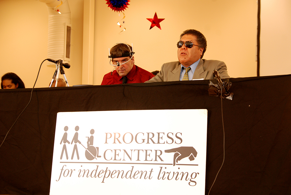 Progress Center for Independent Living - Dos personas en una reunión